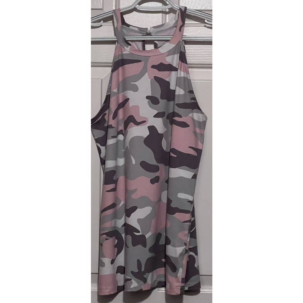Women's/Junior's Pink Camo Halter Top/Dress Size M 28" Long x 19" Pit to Pit‎